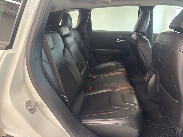 2019 Bright White Clearcoat Jeep Cherokee Trailhawk 4X4 SUV