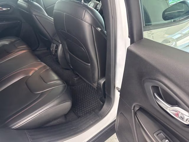 2019 Bright White Clearcoat Jeep Cherokee Trailhawk 4X4 SUV