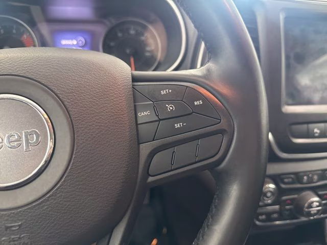 2019 Bright White Clearcoat Jeep Cherokee Trailhawk 4X4 SUV