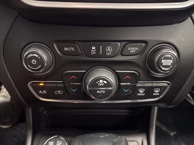 2019 Bright White Clearcoat Jeep Cherokee Trailhawk 4X4 SUV