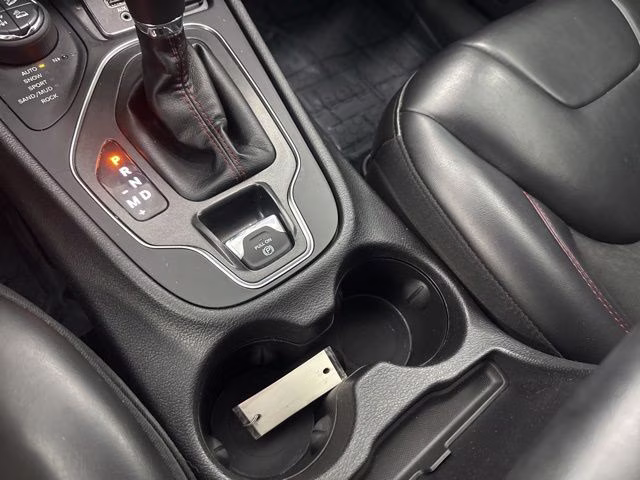 2019 Bright White Clearcoat Jeep Cherokee Trailhawk 4X4 SUV