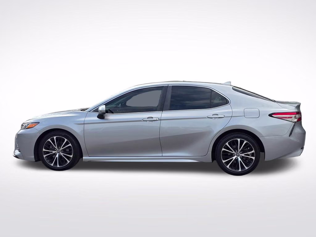 2019 Celestial Silver Metallic Toyota Camry SE FWD Sedan