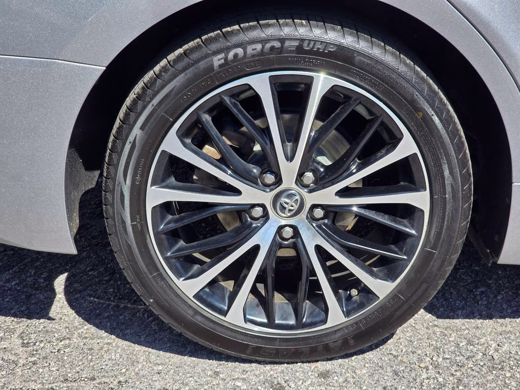 2019 Celestial Silver Metallic Toyota Camry SE FWD Sedan
