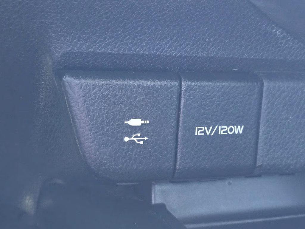 2019 Celestial Silver Metallic Toyota Camry SE FWD Sedan