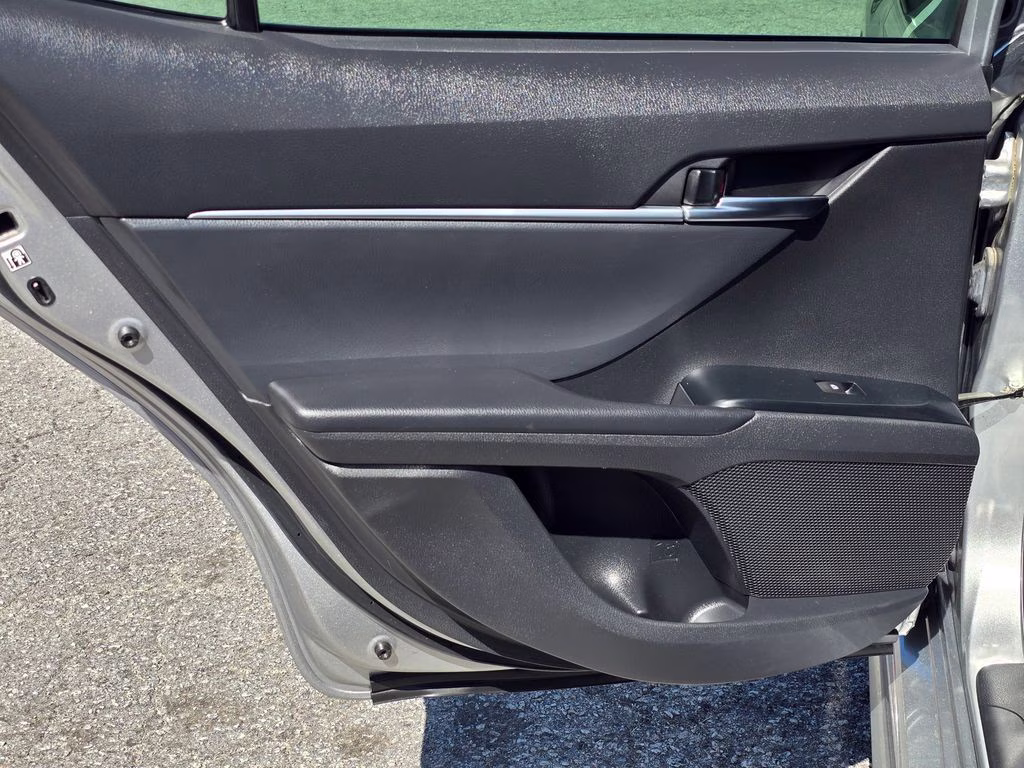 2019 Celestial Silver Metallic Toyota Camry SE FWD Sedan