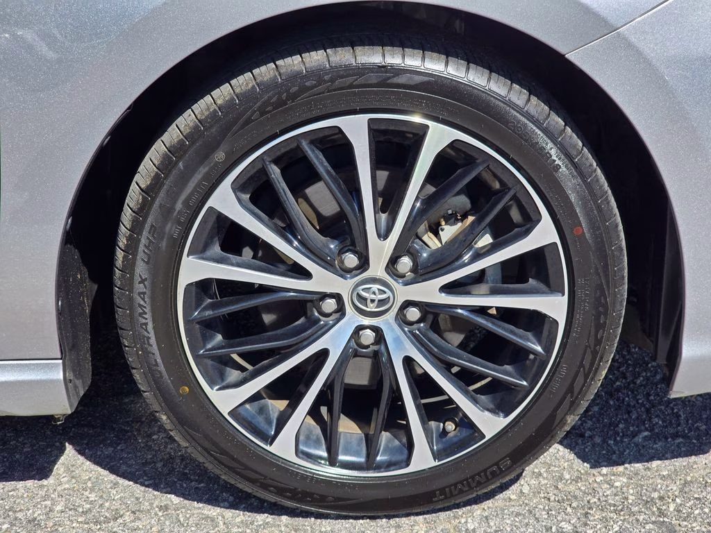 2019 Celestial Silver Metallic Toyota Camry SE FWD Sedan