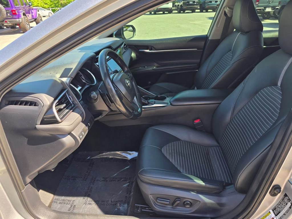 2019 Celestial Silver Metallic Toyota Camry SE FWD Sedan