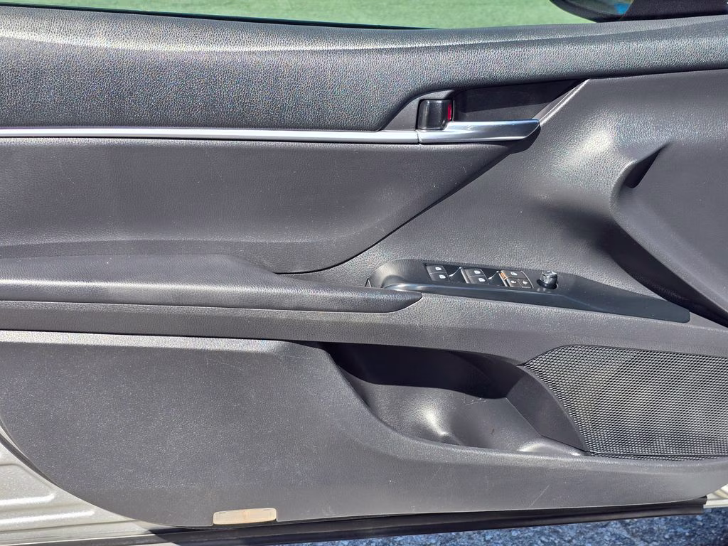 2019 Celestial Silver Metallic Toyota Camry SE FWD Sedan