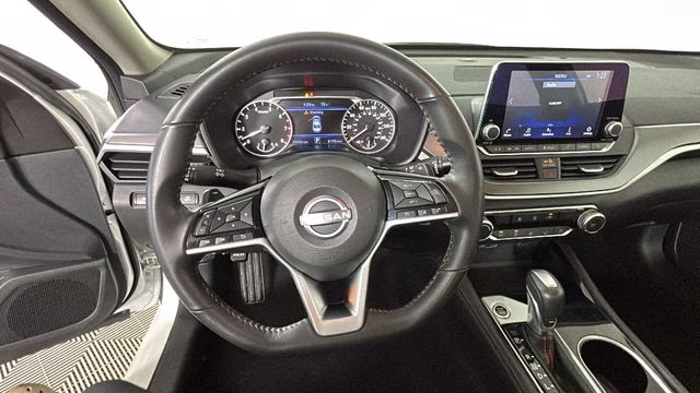 2024 Pearl White Tricoat Nissan Altima 2.5 SR FWD Sedan