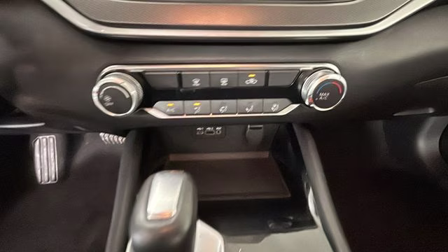 2024 Pearl White Tricoat Nissan Altima 2.5 SR FWD Sedan