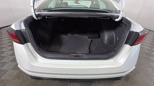 2024 Pearl White Tricoat Nissan Altima 2.5 SR FWD Sedan