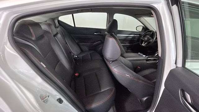2024 Pearl White Tricoat Nissan Altima 2.5 SR FWD Sedan