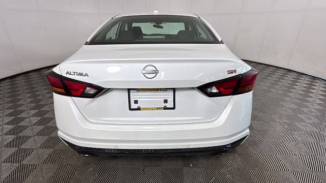 2024 Pearl White Tricoat Nissan Altima 2.5 SR FWD Sedan
