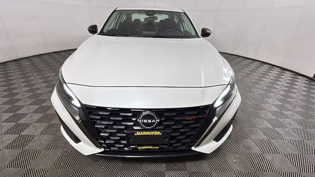2024 Pearl White Tricoat Nissan Altima 2.5 SR FWD Sedan