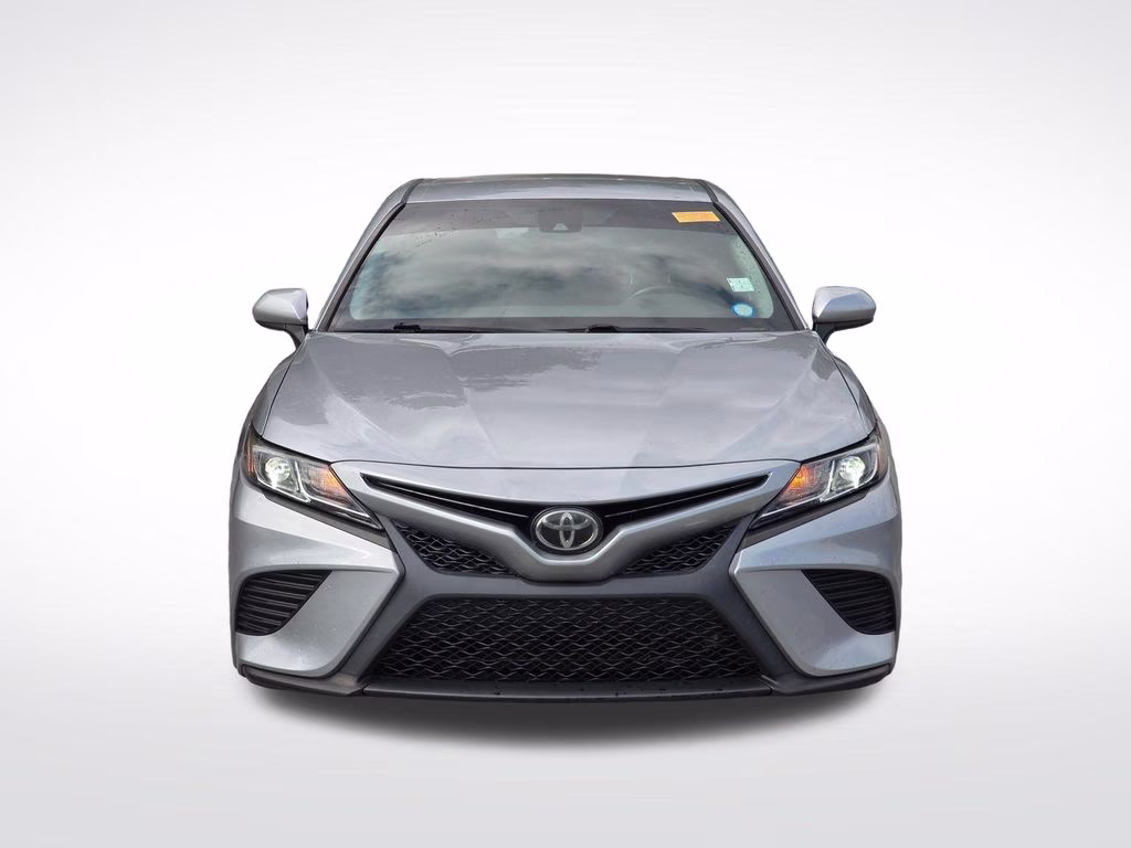 2019 Celestial Silver Metallic Toyota Camry SE FWD Sedan