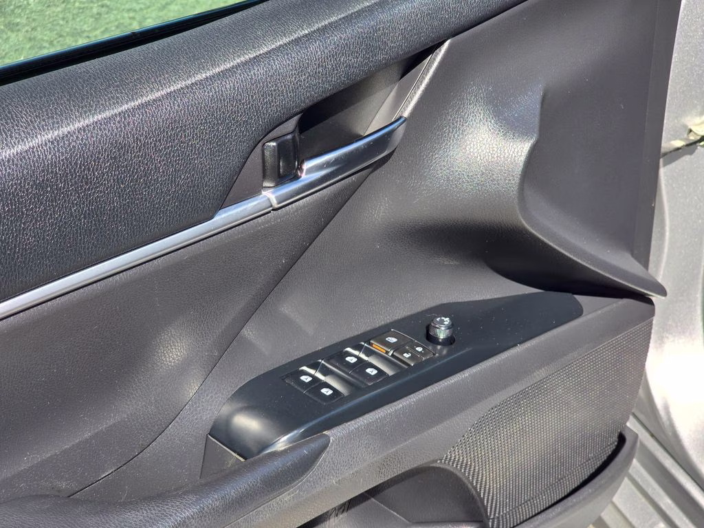 2019 Celestial Silver Metallic Toyota Camry SE FWD Sedan
