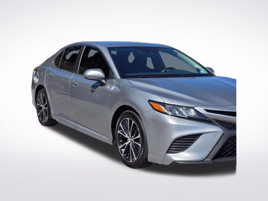 2019 Celestial Silver Metallic Toyota Camry SE FWD Sedan