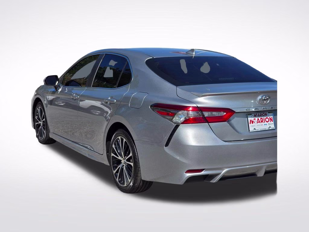 2019 Celestial Silver Metallic Toyota Camry SE FWD Sedan