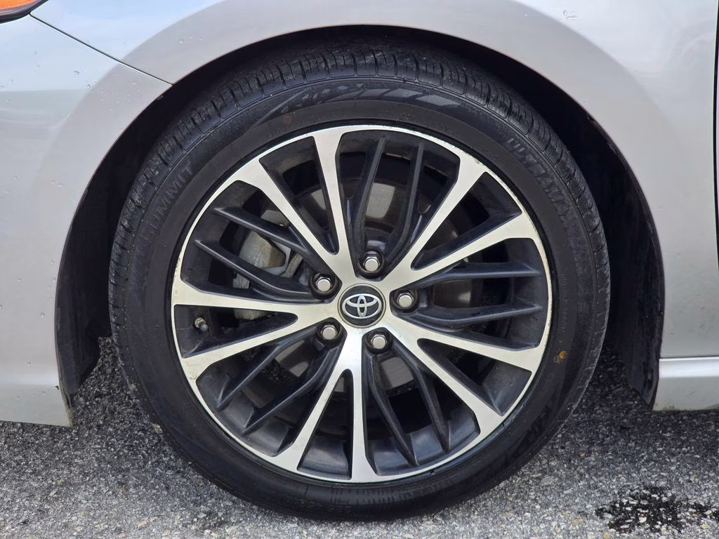 2019 Celestial Silver Metallic Toyota Camry SE FWD Sedan