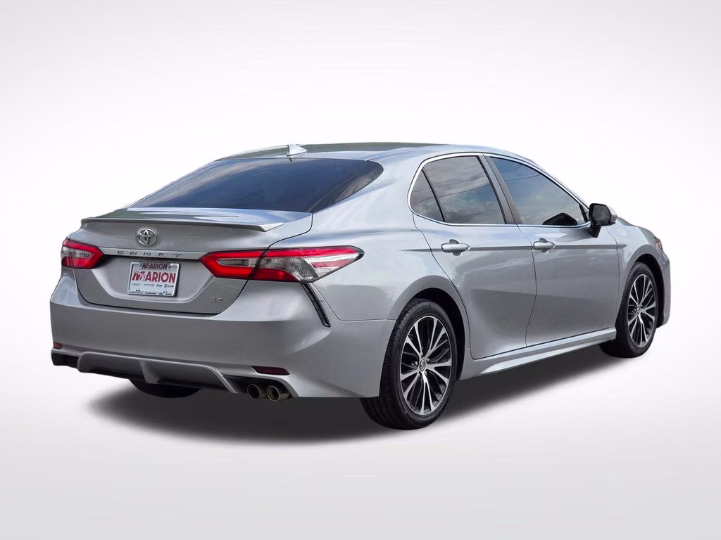 2019 Celestial Silver Metallic Toyota Camry SE FWD Sedan