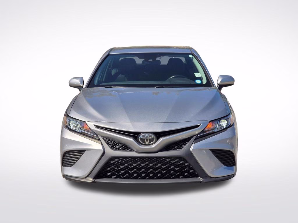 2019 Celestial Silver Metallic Toyota Camry SE FWD Sedan