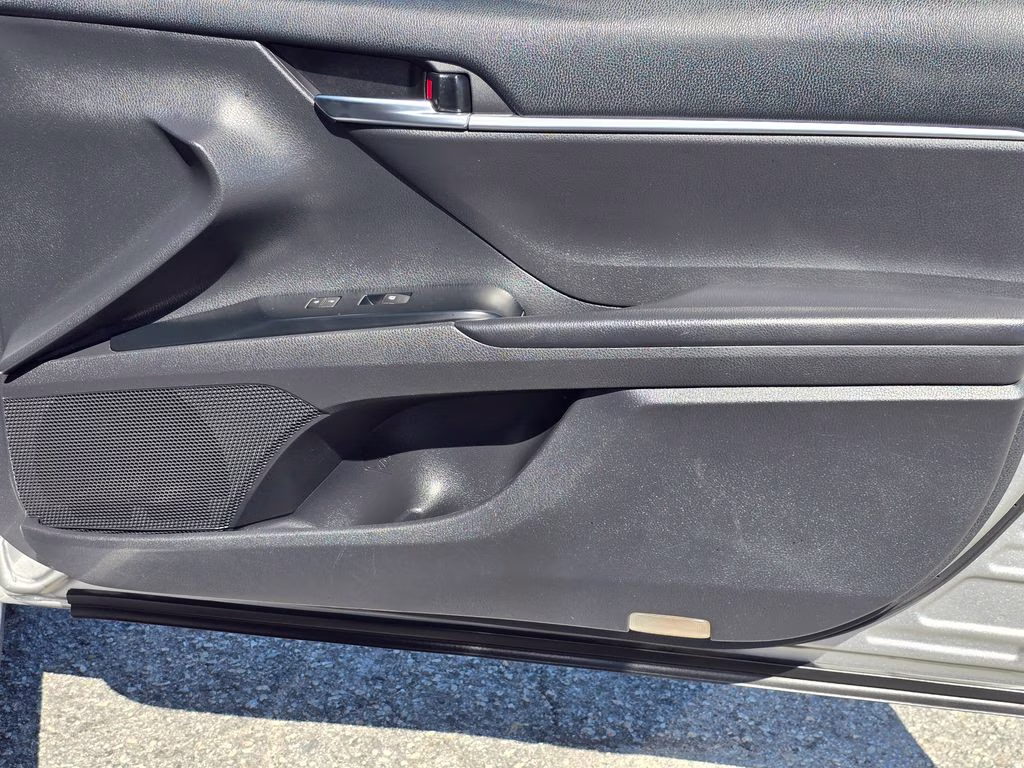 2019 Celestial Silver Metallic Toyota Camry SE FWD Sedan