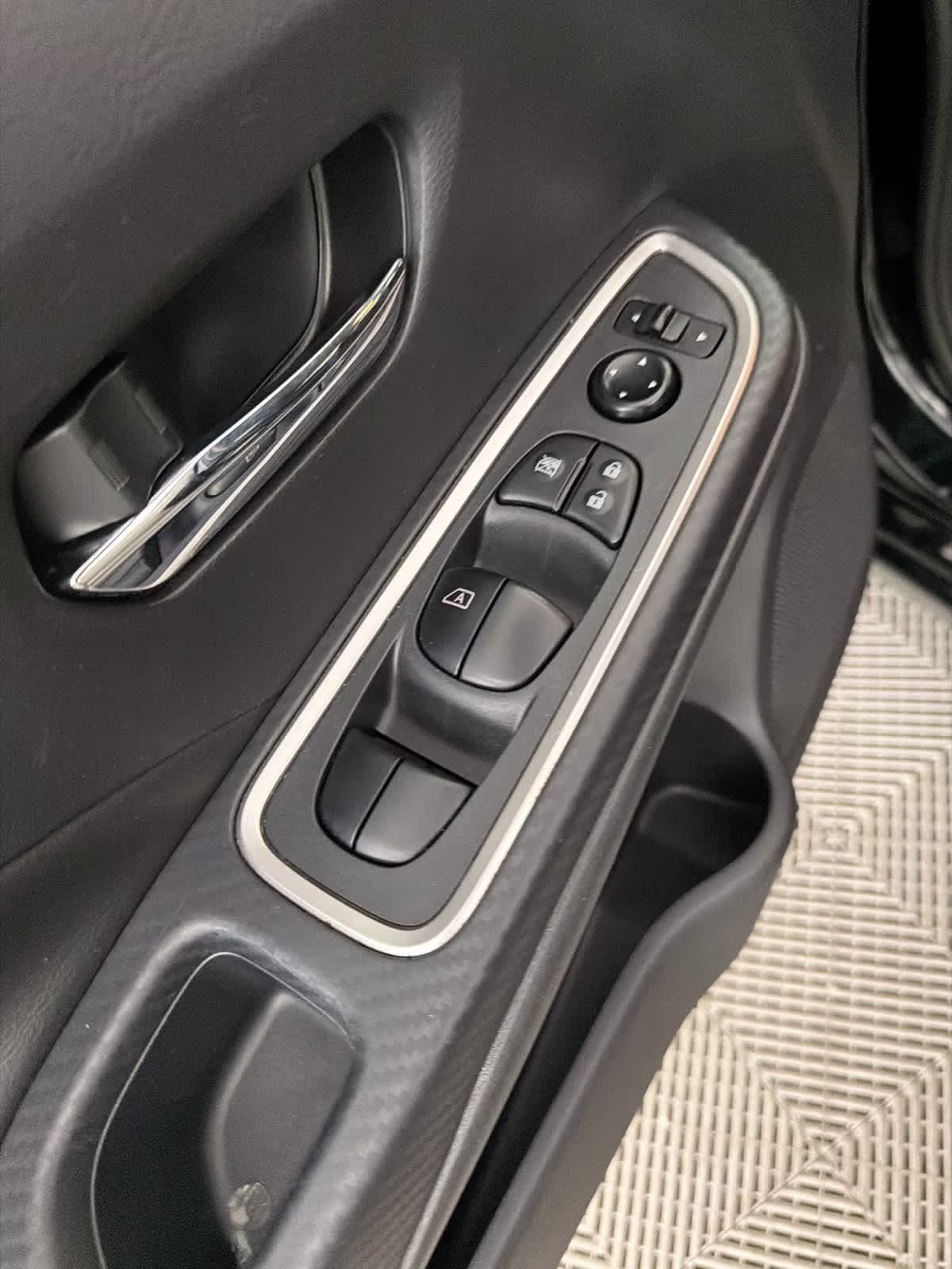 2023 Super Black Nissan Versa SR FWD Sedan