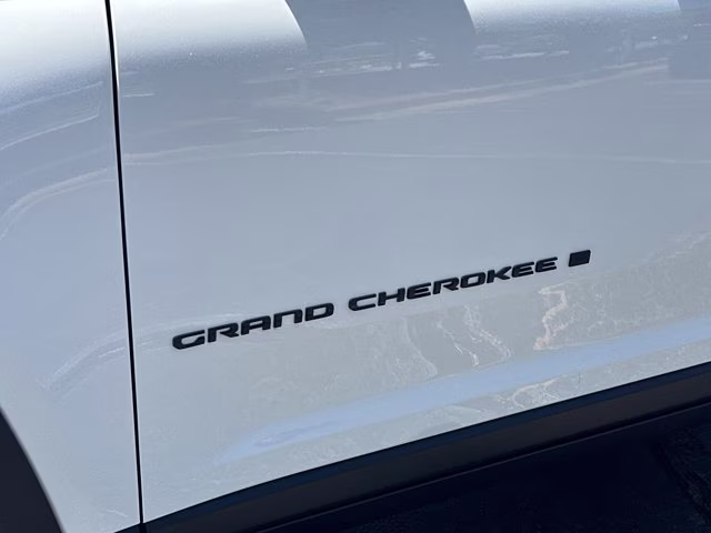 2026 Bright White Clearcoat Jeep Grand Cherokee Limited RWD SUV