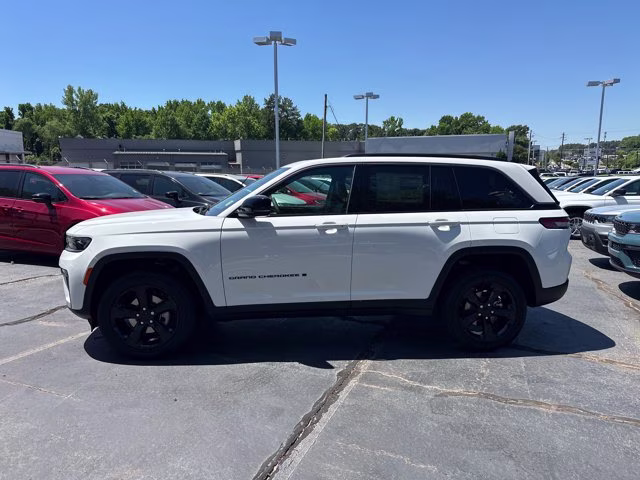 2026 Bright White Clearcoat Jeep Grand Cherokee Limited RWD SUV