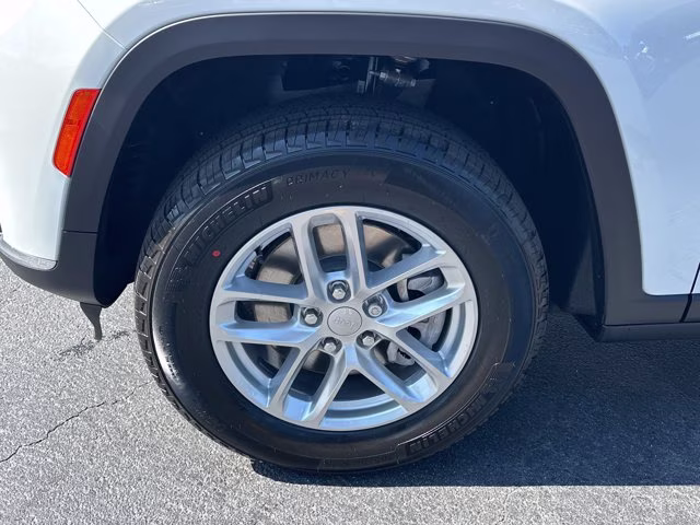 2026 Bright White Clearcoat Jeep Grand Cherokee L Laredo X RWD SUV