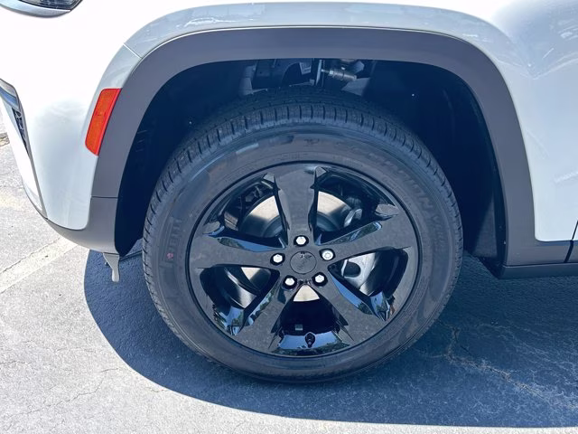 2026 Bright White Clearcoat Jeep Grand Cherokee Limited RWD SUV