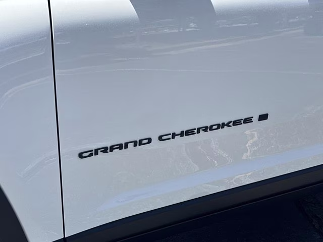 2026 Bright White Clearcoat Jeep Grand Cherokee Limited RWD SUV