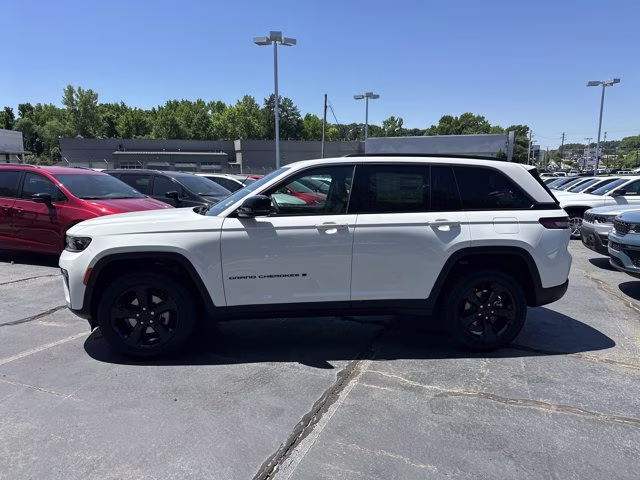 2026 Bright White Clearcoat Jeep Grand Cherokee Limited RWD SUV