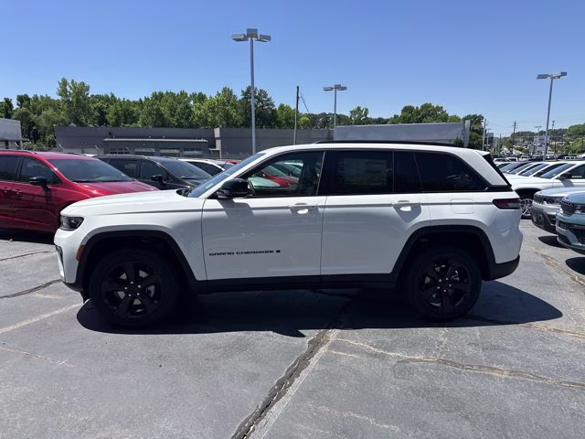 2026 Bright White Clearcoat Jeep Grand Cherokee Limited RWD SUV