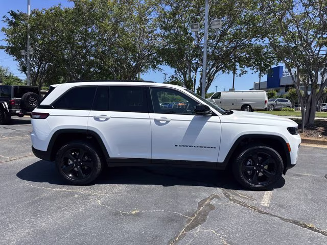 2026 Bright White Clearcoat Jeep Grand Cherokee Limited RWD SUV