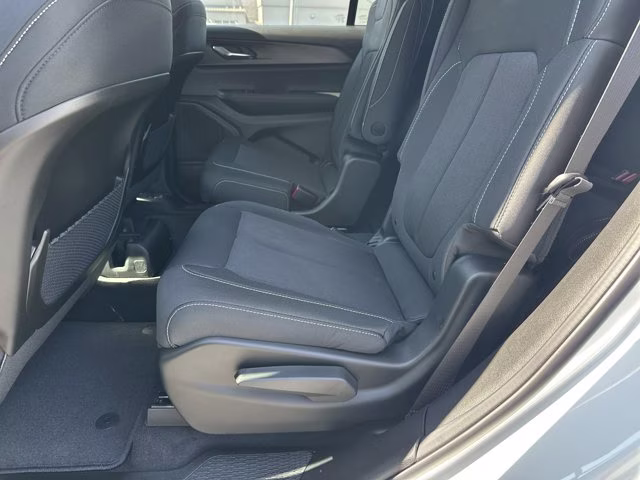 2026 Bright White Clearcoat Jeep Grand Cherokee L Laredo X RWD SUV