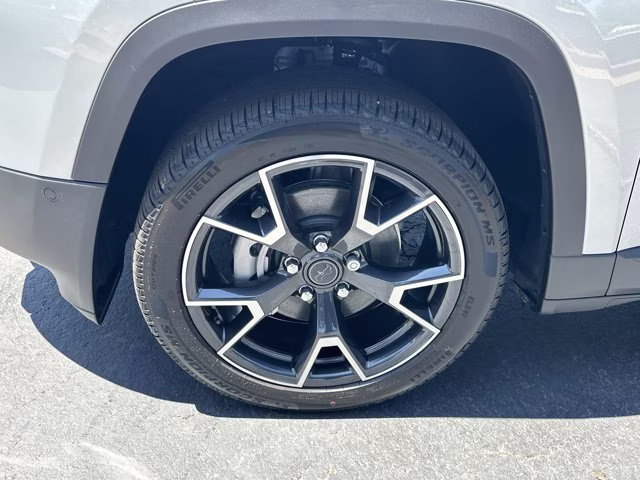2026 Silver Zynith Clearcoat Jeep Cherokee Overland 4X4 SUV