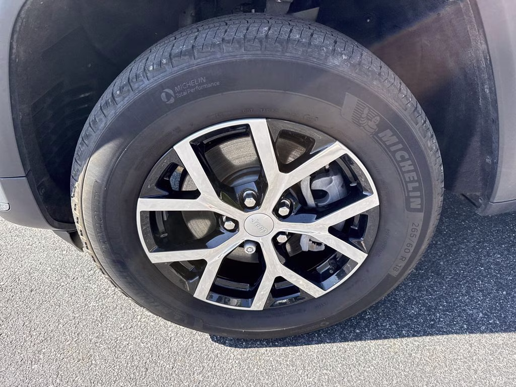 2024 Silver Zynith Jeep Grand Cherokee L Limited RWD SUV