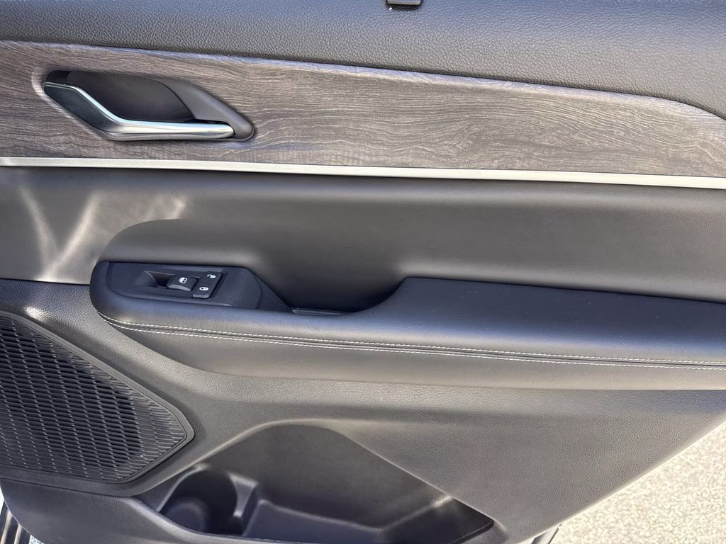 2024 Silver Zynith Jeep Grand Cherokee L Limited RWD SUV