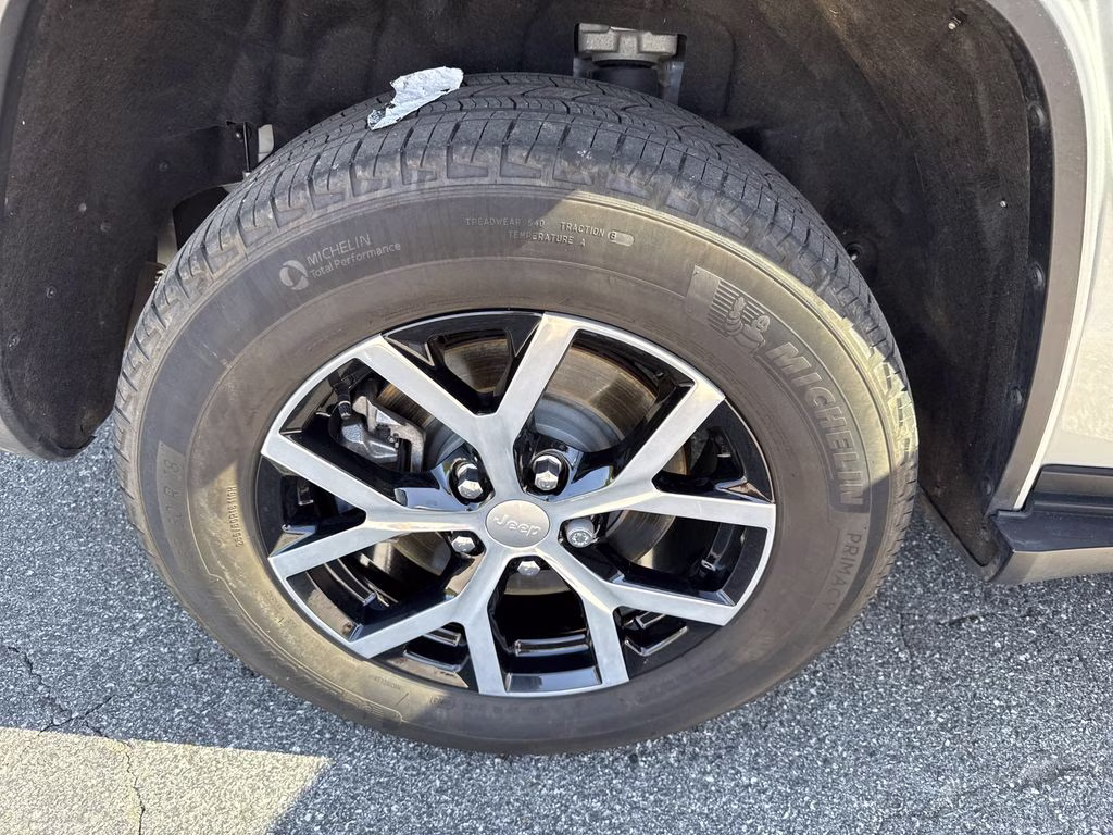 2024 Silver Zynith Jeep Grand Cherokee L Limited RWD SUV