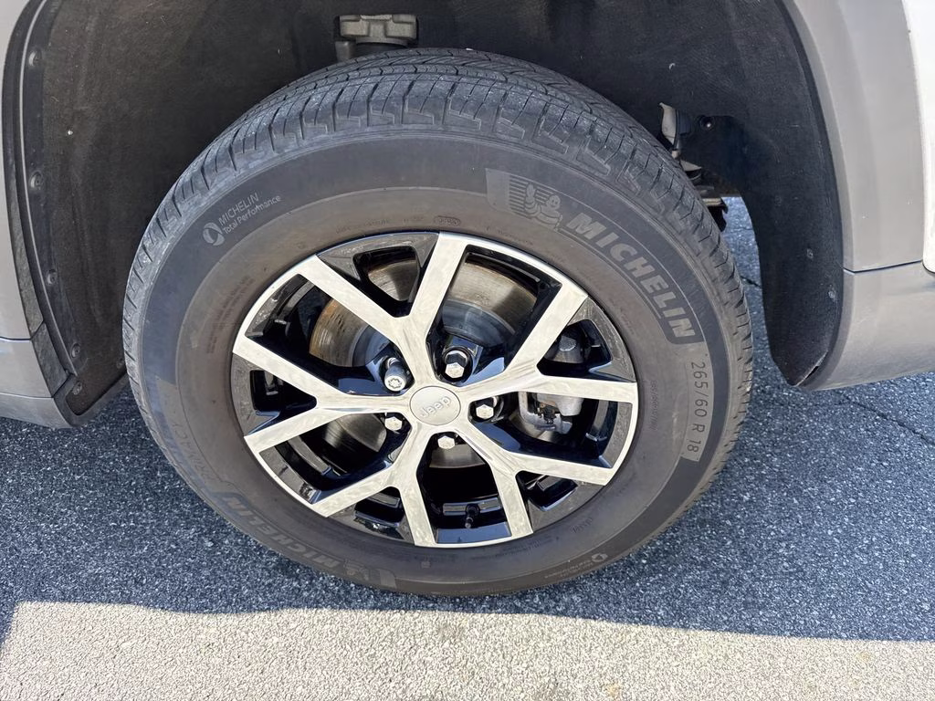 2024 Silver Zynith Jeep Grand Cherokee L Limited RWD SUV