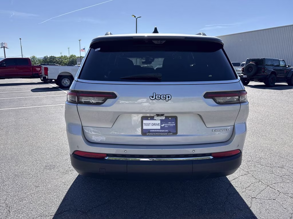 2024 Silver Zynith Jeep Grand Cherokee L Limited RWD SUV