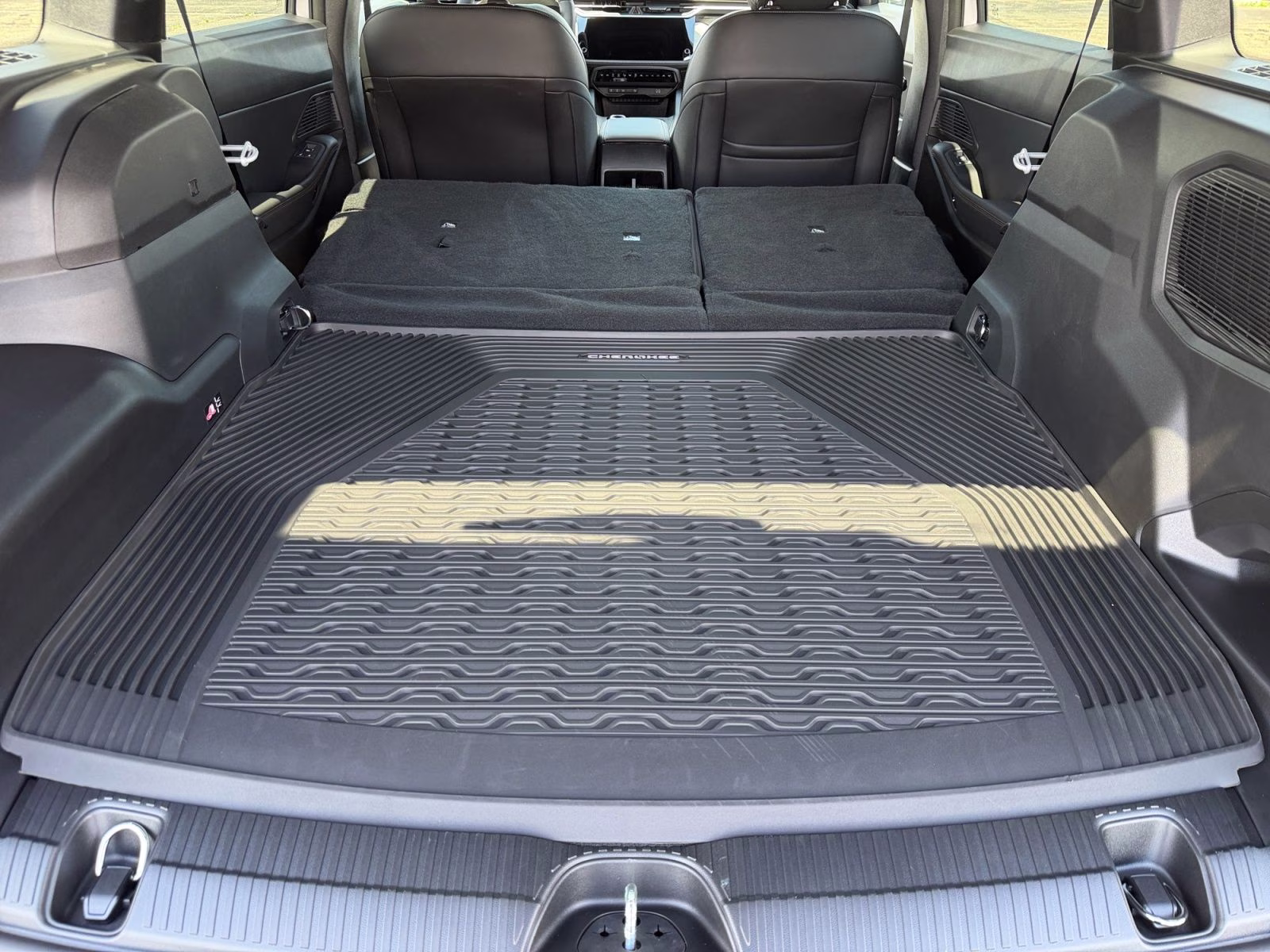 2026 Silver Zynith Clearcoat Jeep Cherokee Limited 4X4 SUV