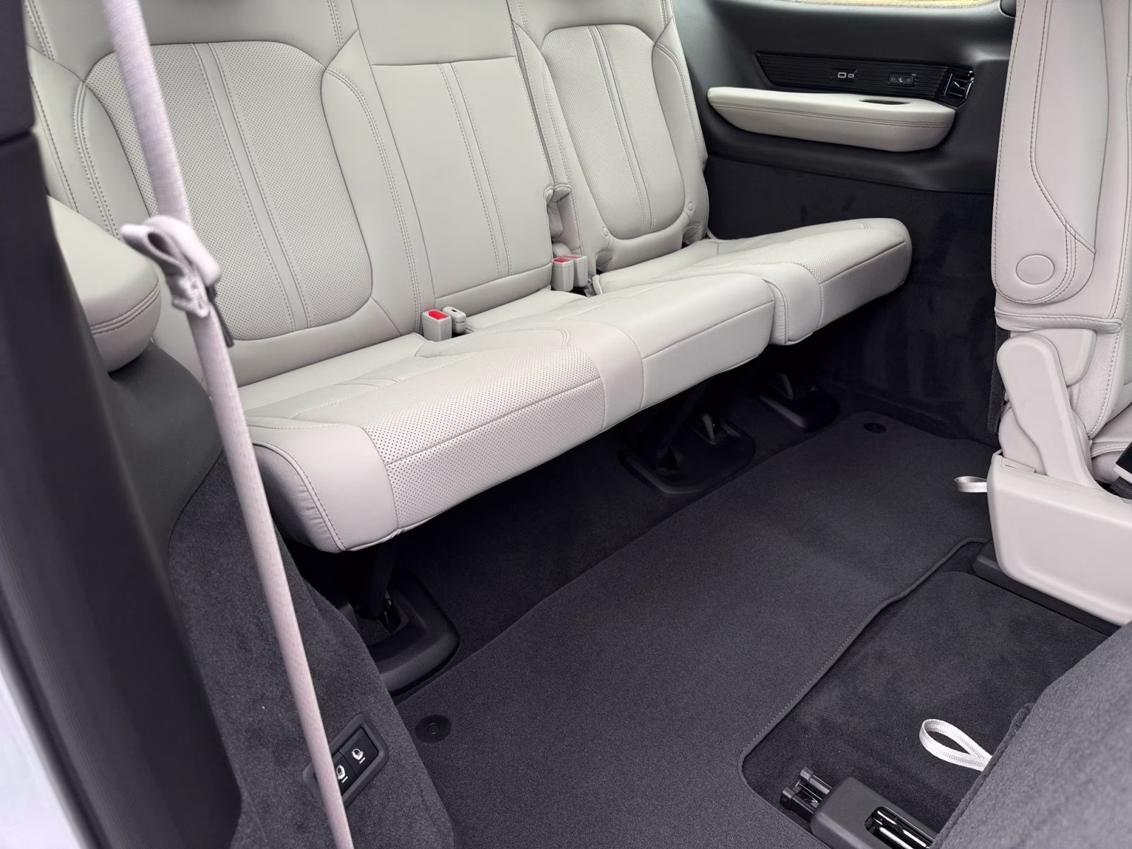 2026 Silver Zynith Jeep Grand Wagoneer Summit Obsidian 4X4 SUV