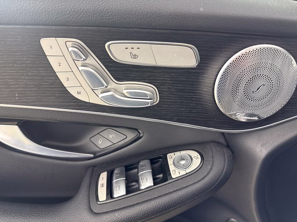 2021 Obsidian Black Metallic Mercedes-Benz GLC GLC 300 RWD SUV