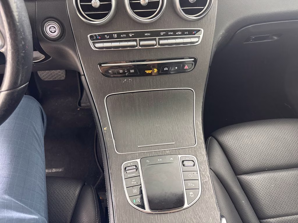 2021 Obsidian Black Metallic Mercedes-Benz GLC GLC 300 RWD SUV