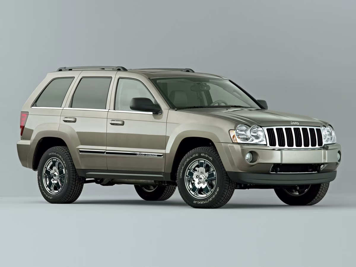 2007 Silver Jeep Grand Cherokee Laredo 4X4 SUV