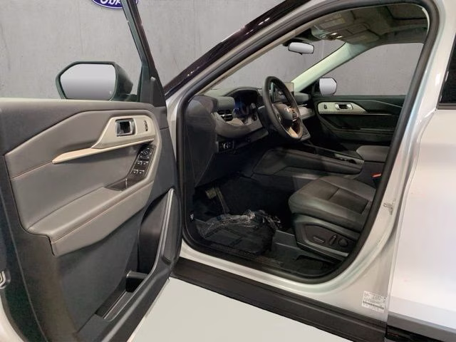 2026 Space White Metallic Ford Explorer Active 4X4 SUV