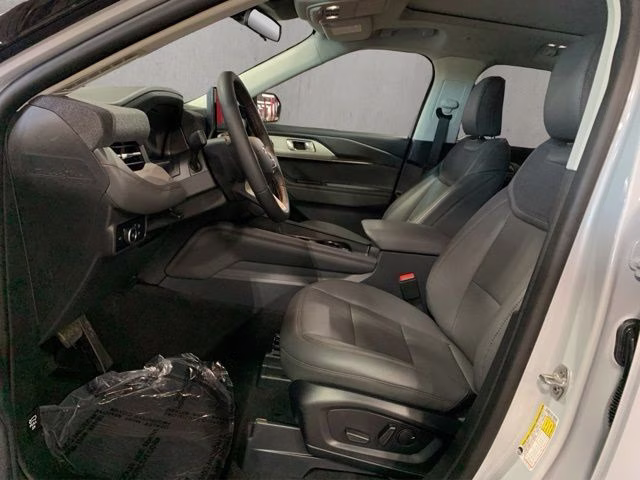 2026 Space White Metallic Ford Explorer Active 4X4 SUV