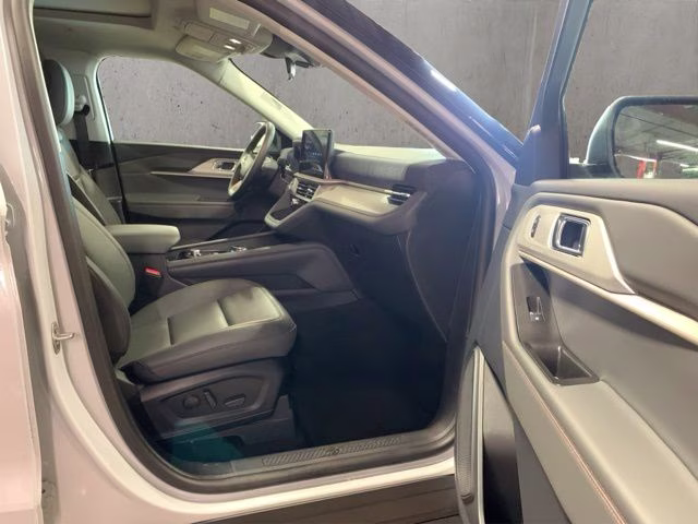 2026 Space White Metallic Ford Explorer Active 4X4 SUV